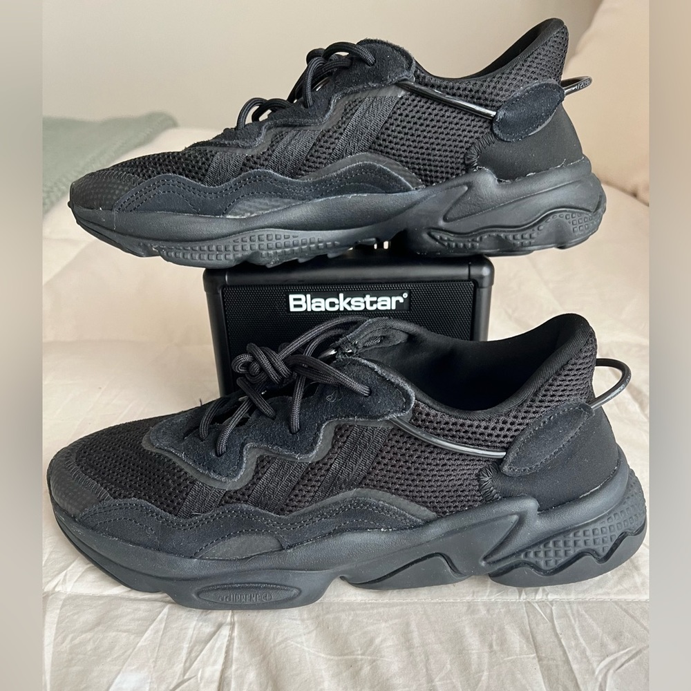 Black Osweego adidas, size 8.5 Men, size 10 Women